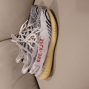 Yeezy 350 zebra